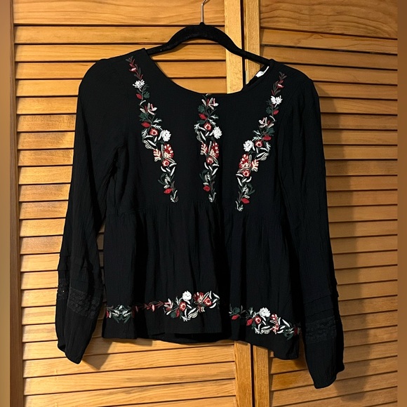 American Eagle Outfitters Black Floral Embroidered Blouse - Picture 2 of 7